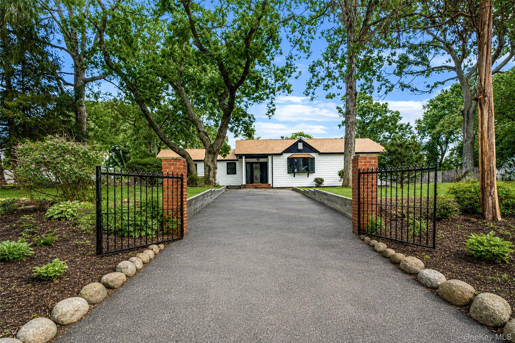 68 Oakdale AVE, Selden, NY 11784