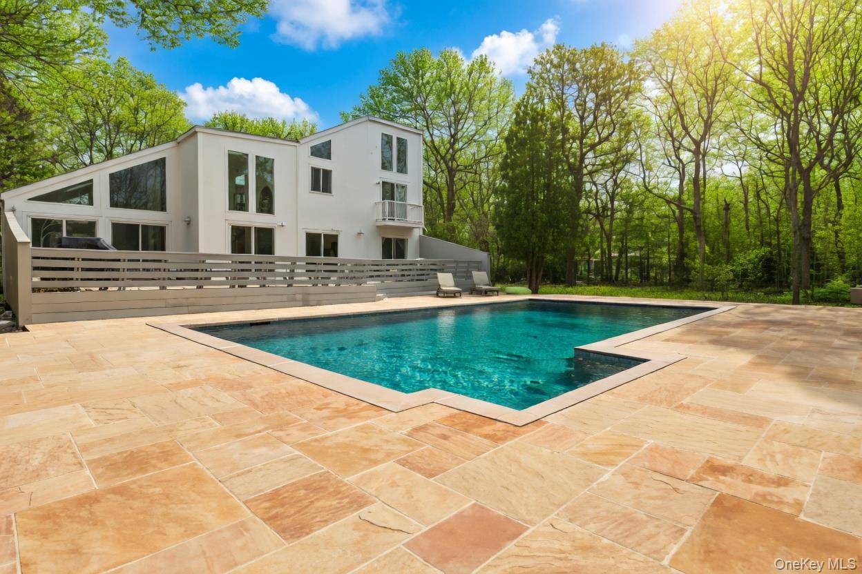 44 Diane DR, East Hampton, NY 11937