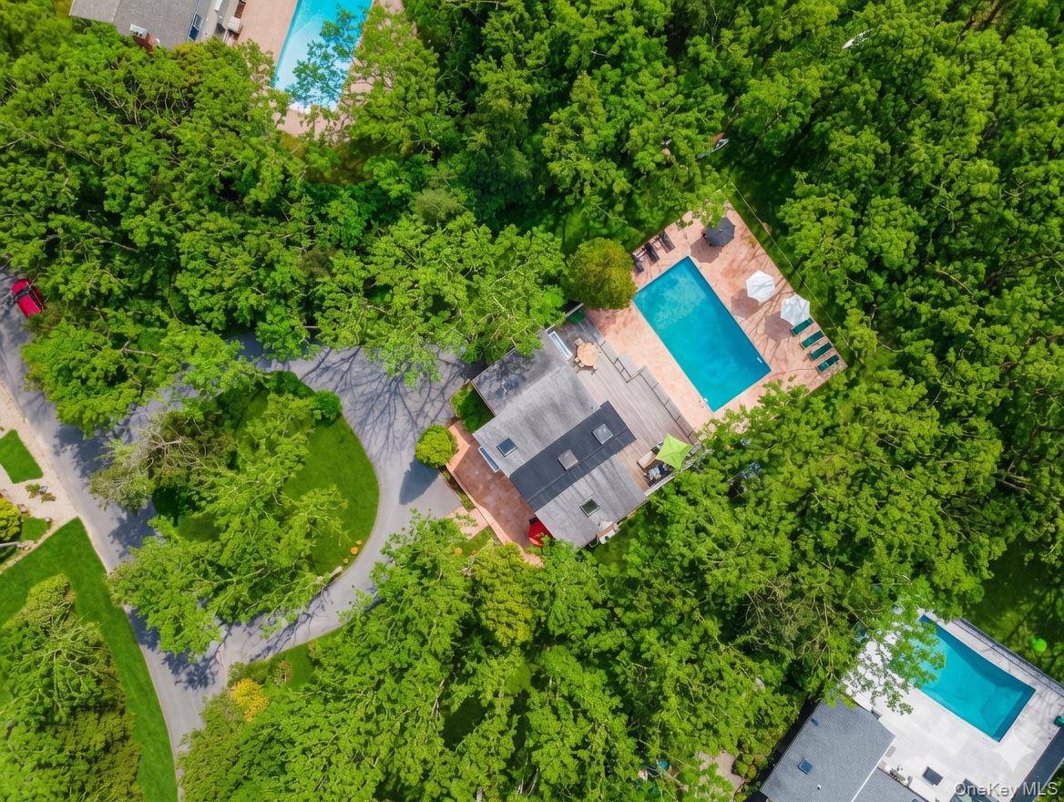 44 Diane DR, East Hampton, NY 11937