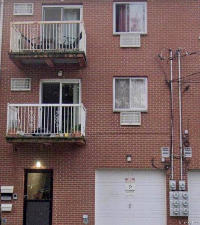 71-28 66th RD, Middle Village, NY 11379