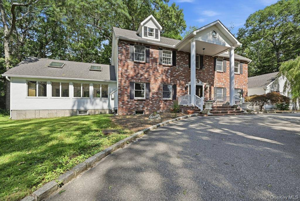 48 Private RD, Calverton, NY 11933