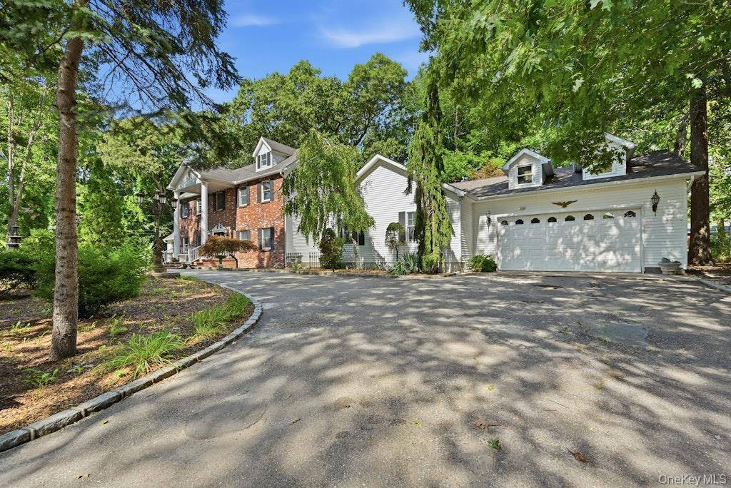 48 Private RD, Calverton, NY 11933