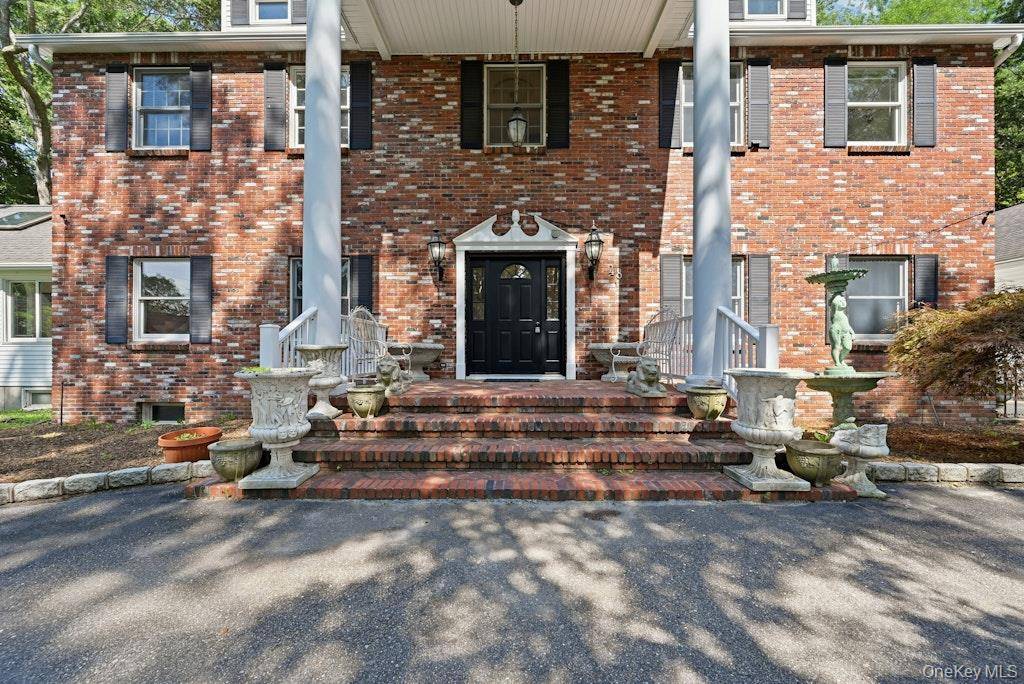 48 Private RD, Calverton, NY 11933
