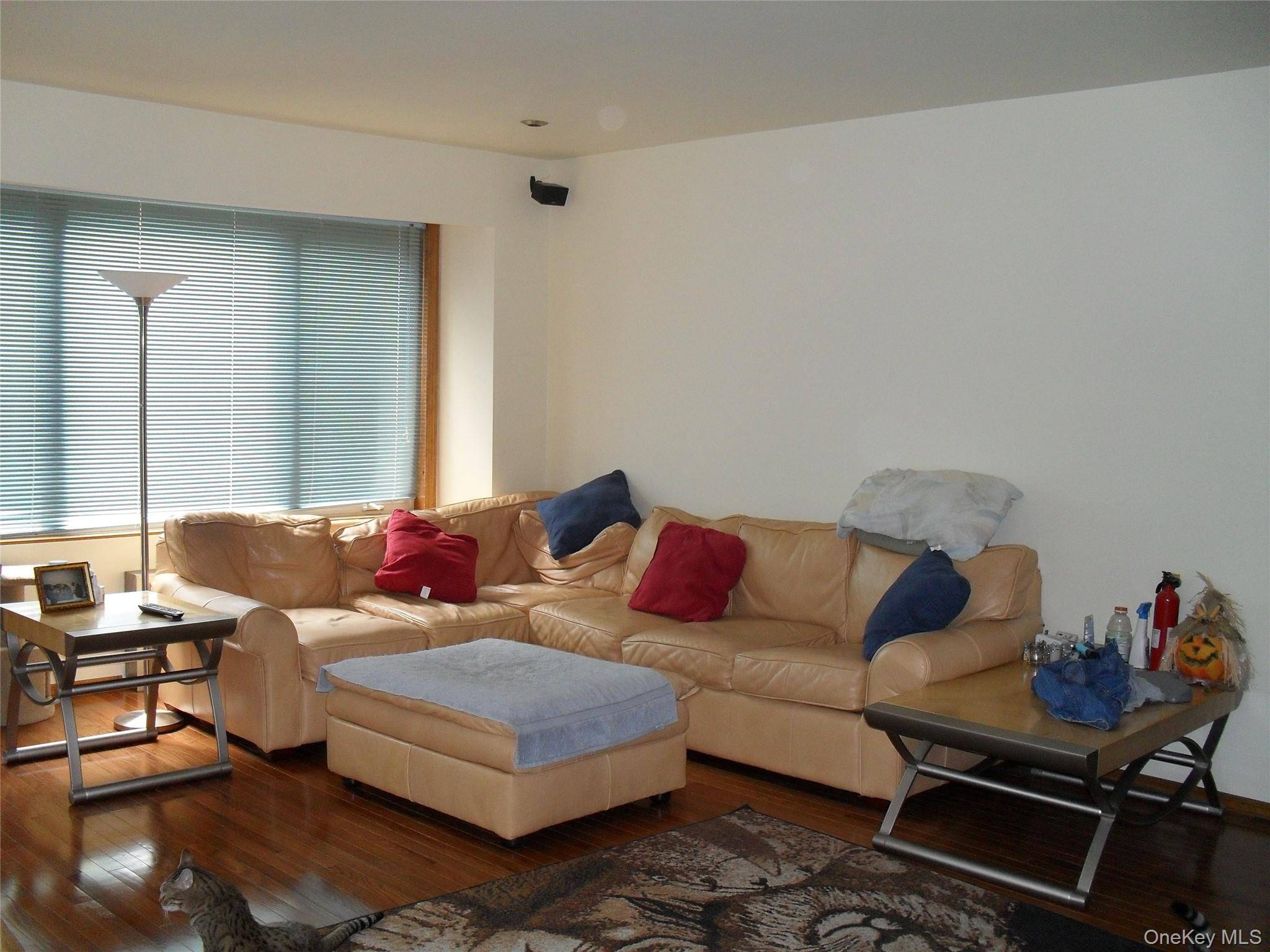 87-37 Union TPKE, Glendale, NY 11385