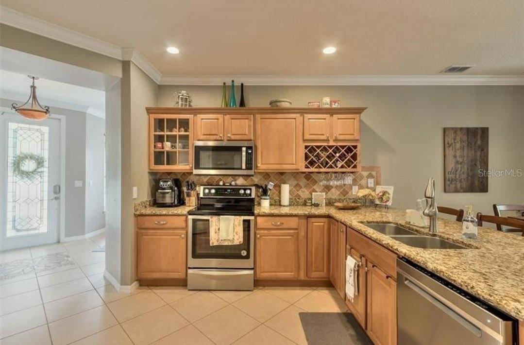 25147 IRONWEDGE DR, Sorrento, FL 32776