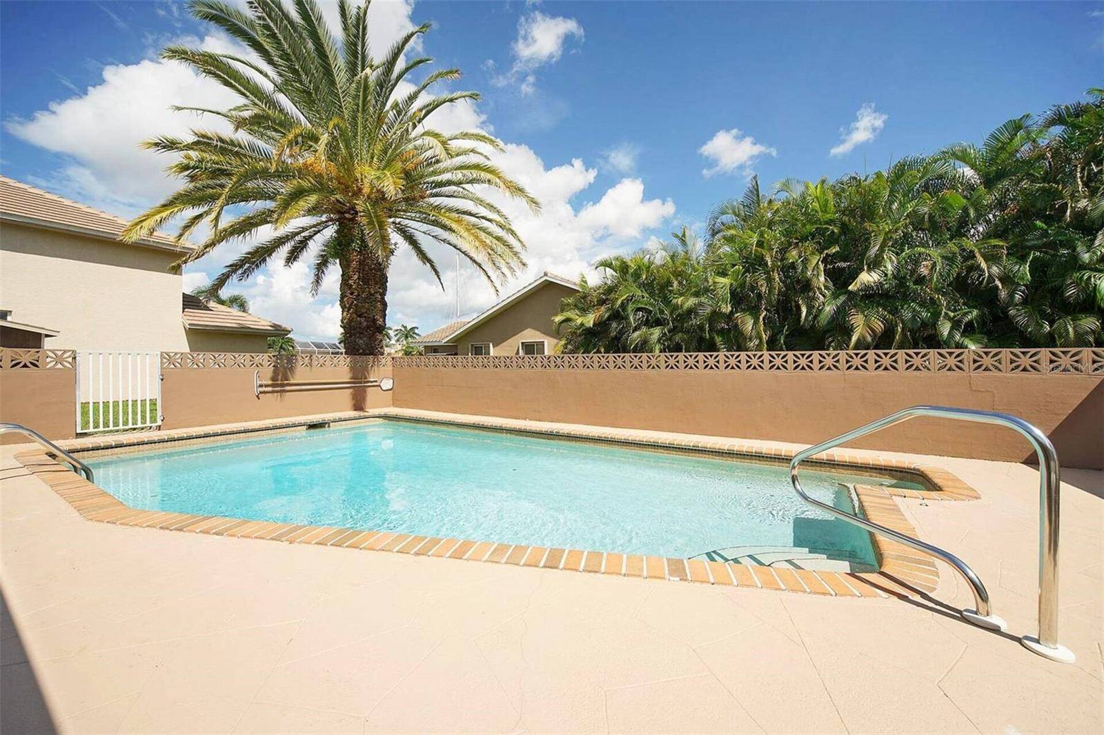 901 SW 51ST TER, Cape Coral, FL 33914