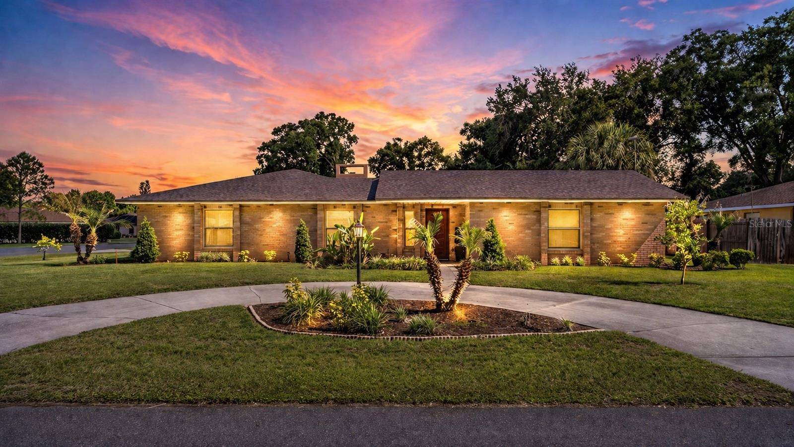 906 CRESTVIEW DR, Auburndale, FL 33823