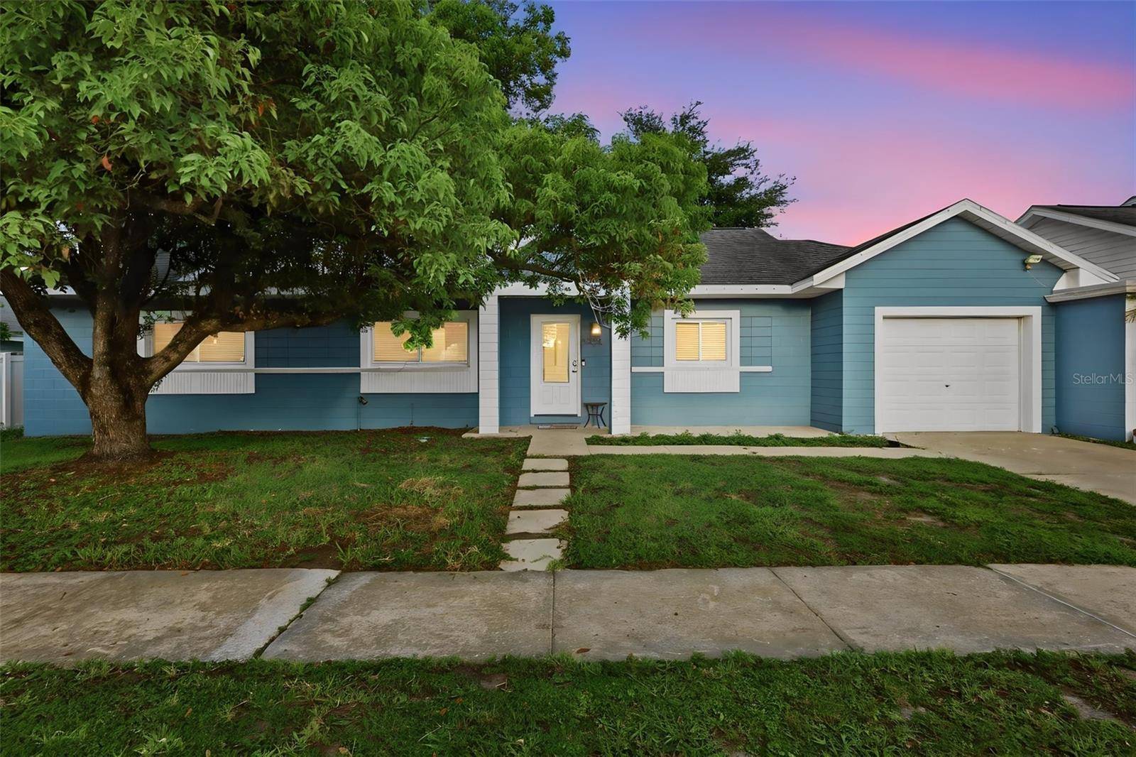 8405 OAK BLUFF DR, Orlando, FL 32827