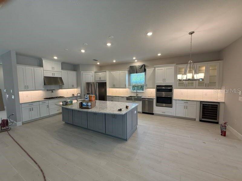 8208 SUMMER NIGHT RD, Sarasota, FL 34241