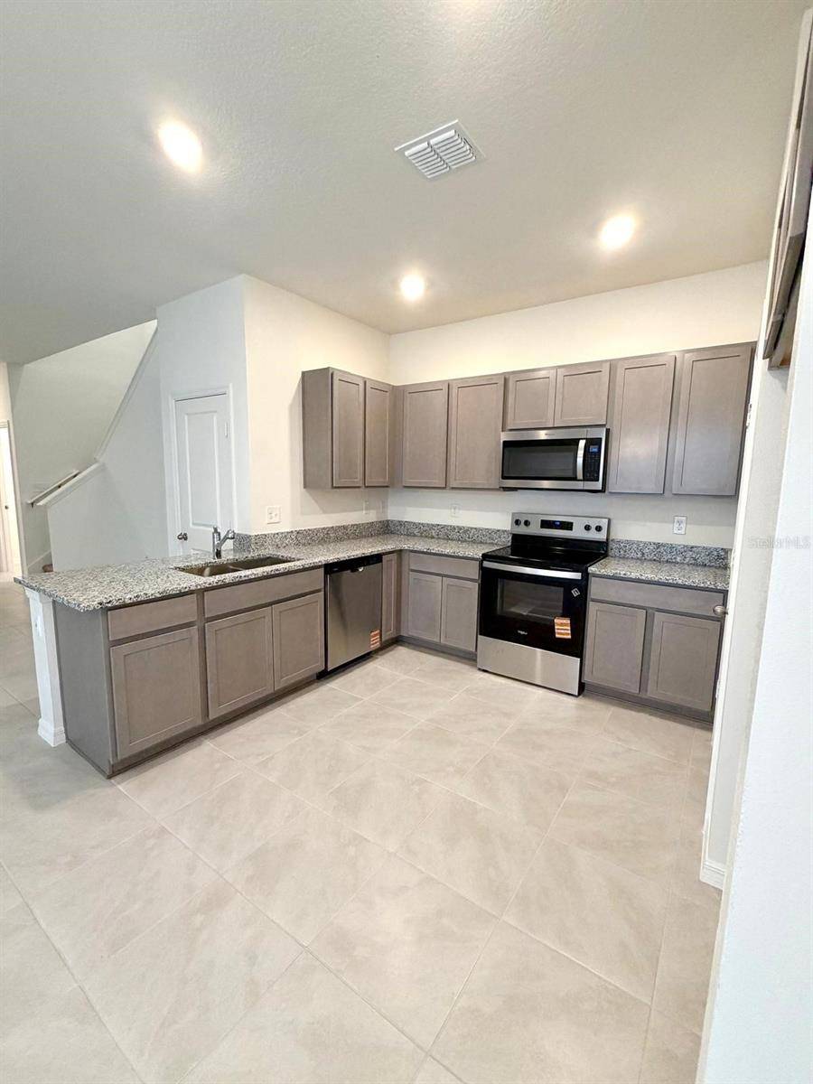 9620 WESTSIDE HILLS DR, Davenport, FL 33896