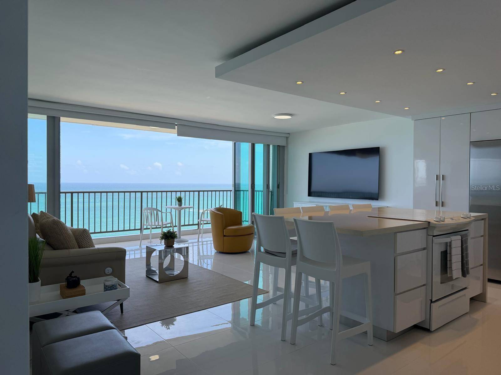 4745 ISLA VERDE AVE #17F, Carolina, PR 00979