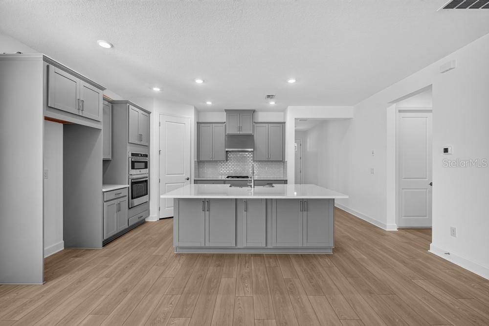 1623 ANSON LN, Zephyrhills, FL 33541