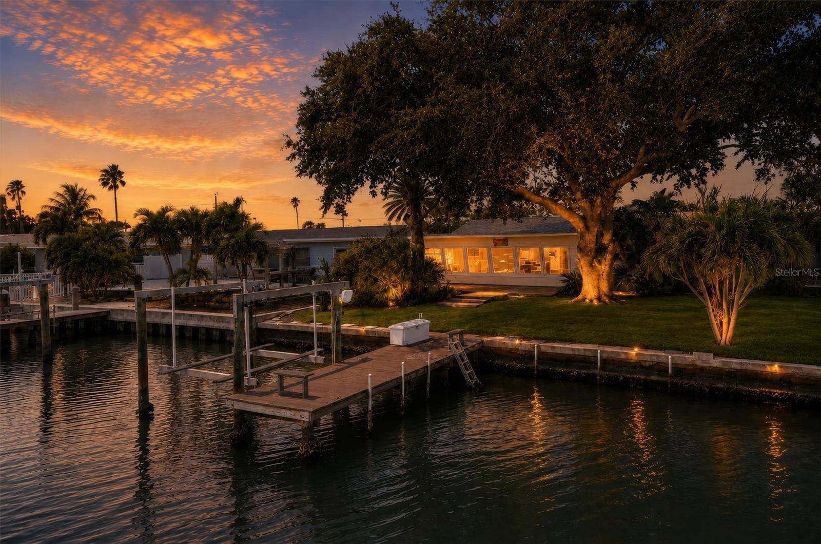 541 LILLIAN DR, Madeira Beach, FL 33708