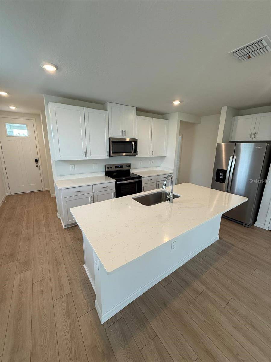 1518 BREKEY WAY, Zephyrhills, FL 33541