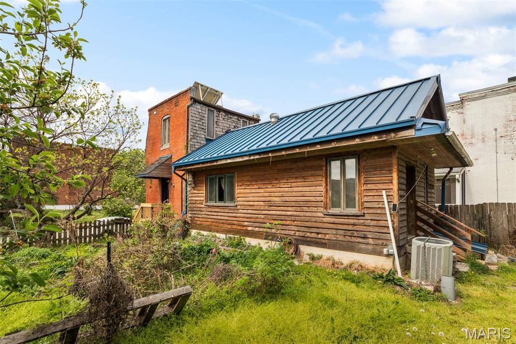 1871 Madison ST, St Louis, MO 63106