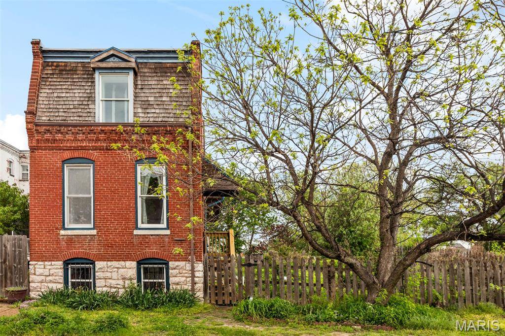 1871 Madison ST, St Louis, MO 63106