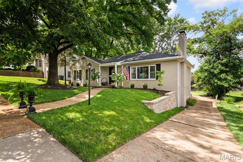 1435 Andrew DR, Warson Woods, MO 63122