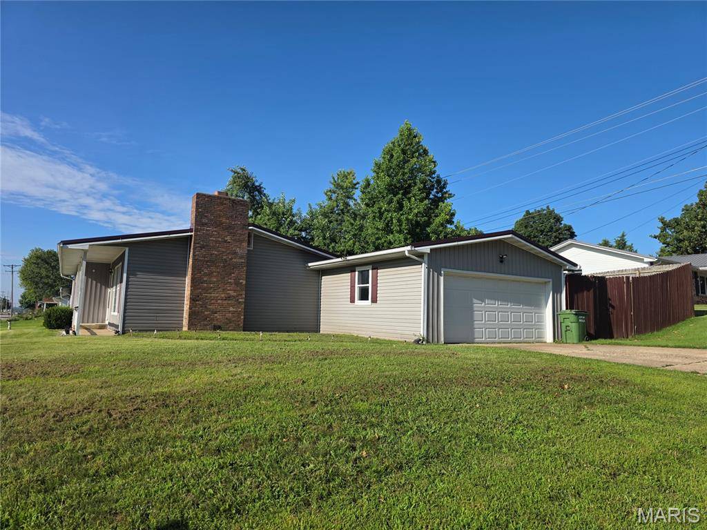 1605 McCutchen RD, Rolla, MO 65401