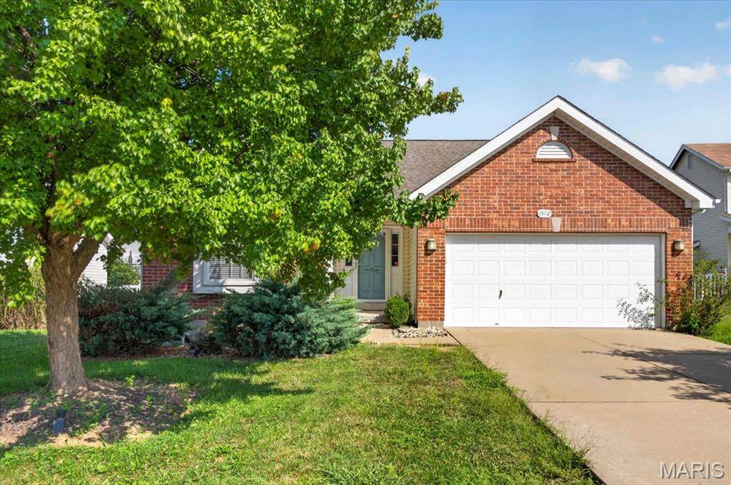 1972 Briarfield DR, Lake St Louis, MO 63367