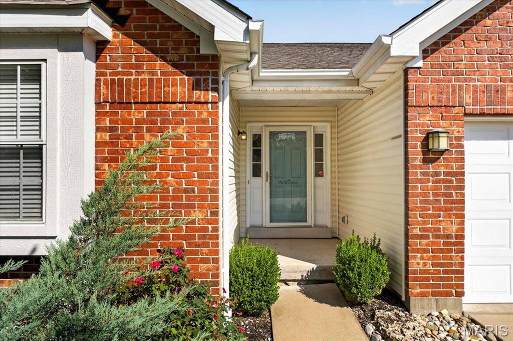 1972 Briarfield DR, Lake St Louis, MO 63367