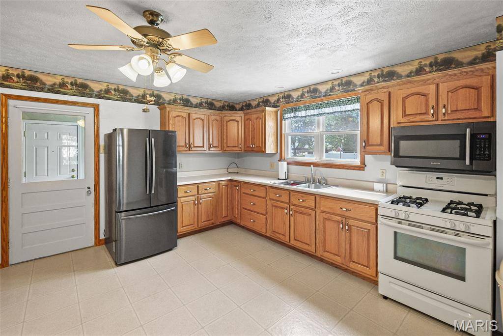 118 S Cedar ST, Trenton, IL 62293