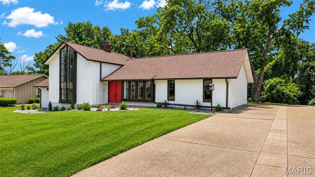 500 Kingridge DR, Ballwin, MO 63011