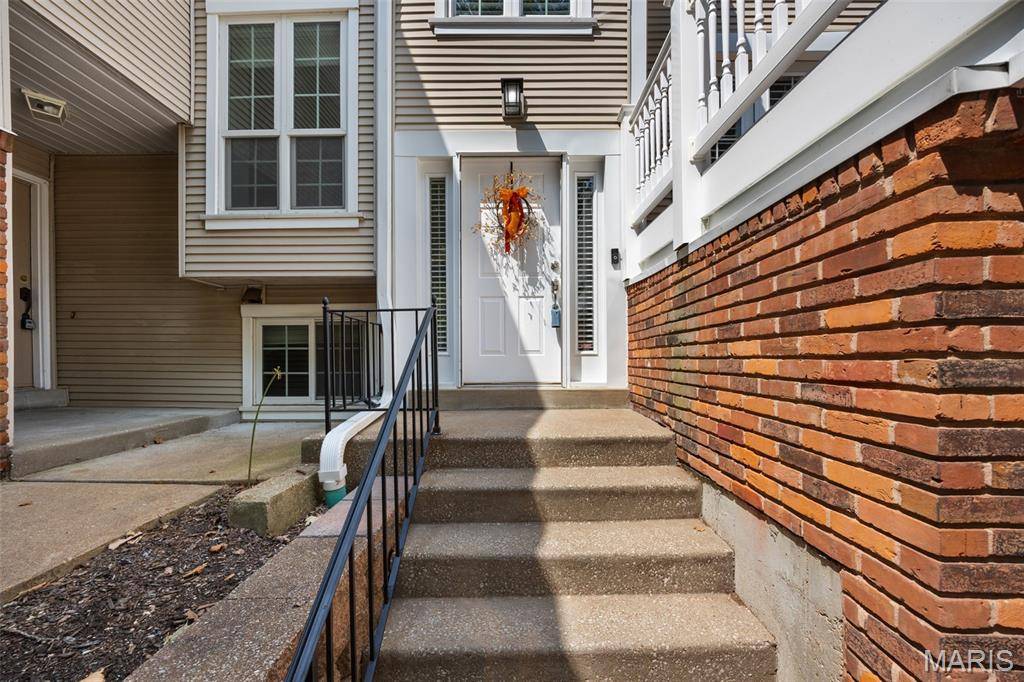 1005 Nobleman DR, Creve Coeur, MO 63146
