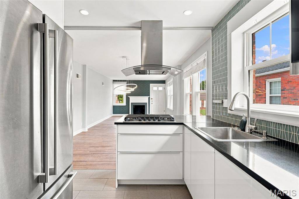 8834 Lawn AVE, Brentwood, MO 63144