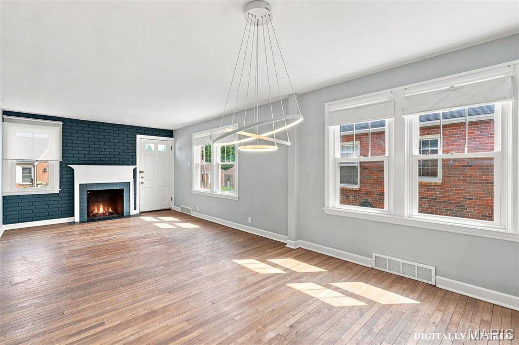 8834 Lawn AVE, Brentwood, MO 63144