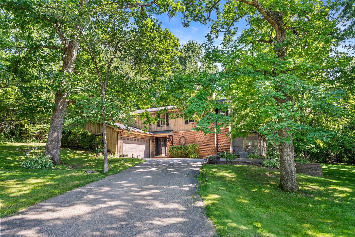 43W975 Nottingham DR, Elburn, IL 60119