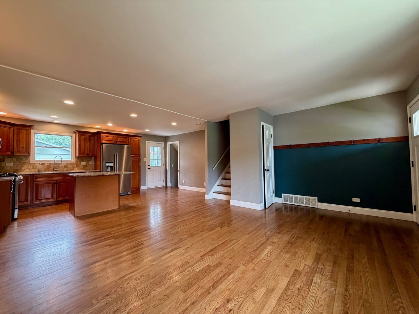 5S481 Glenoban DR, Naperville, IL 60563
