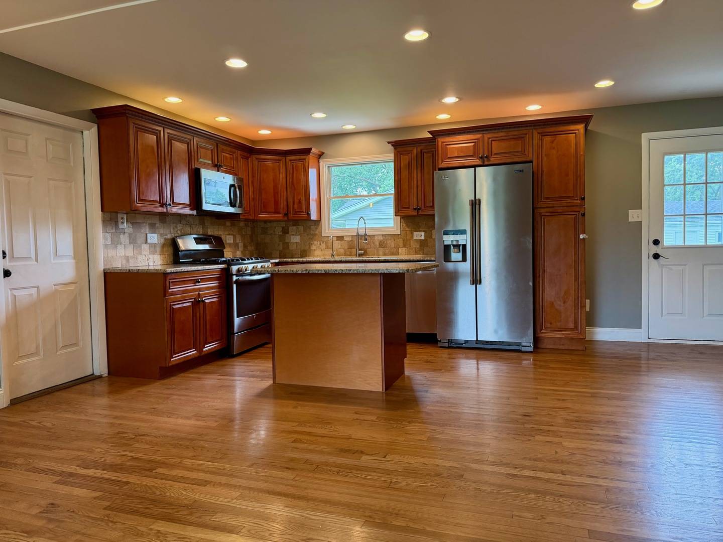 5S481 Glenoban DR, Naperville, IL 60563