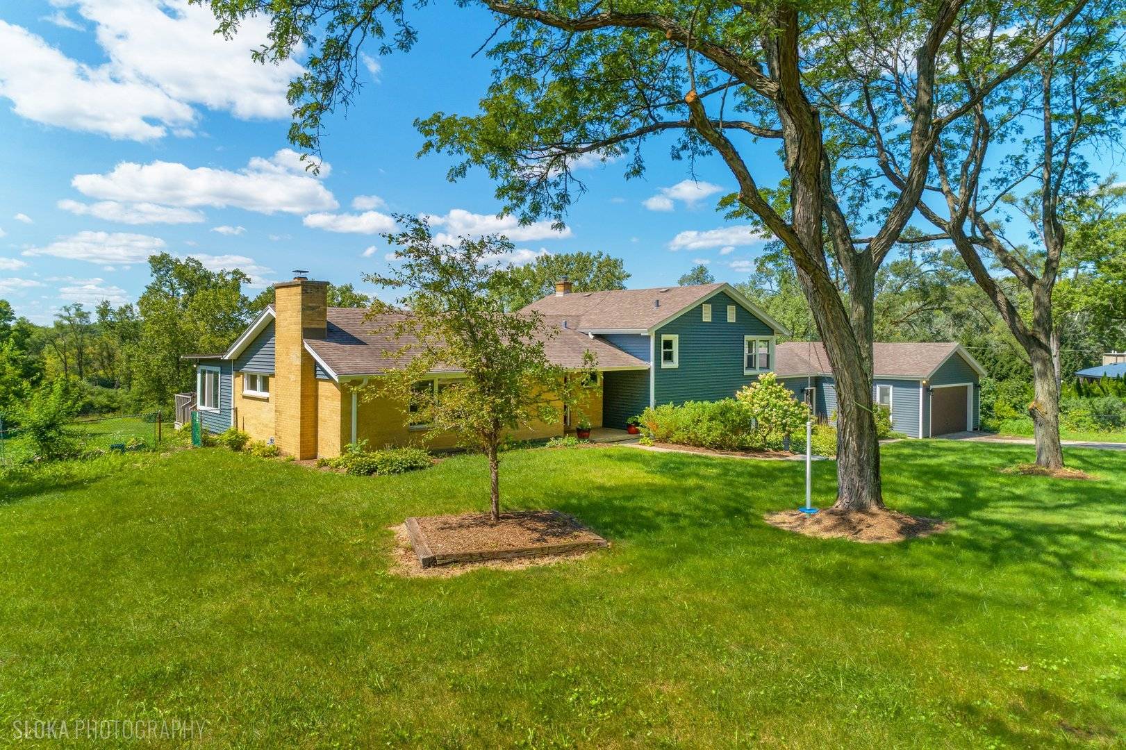 22406 N Bertha LN, Barrington, IL 60010