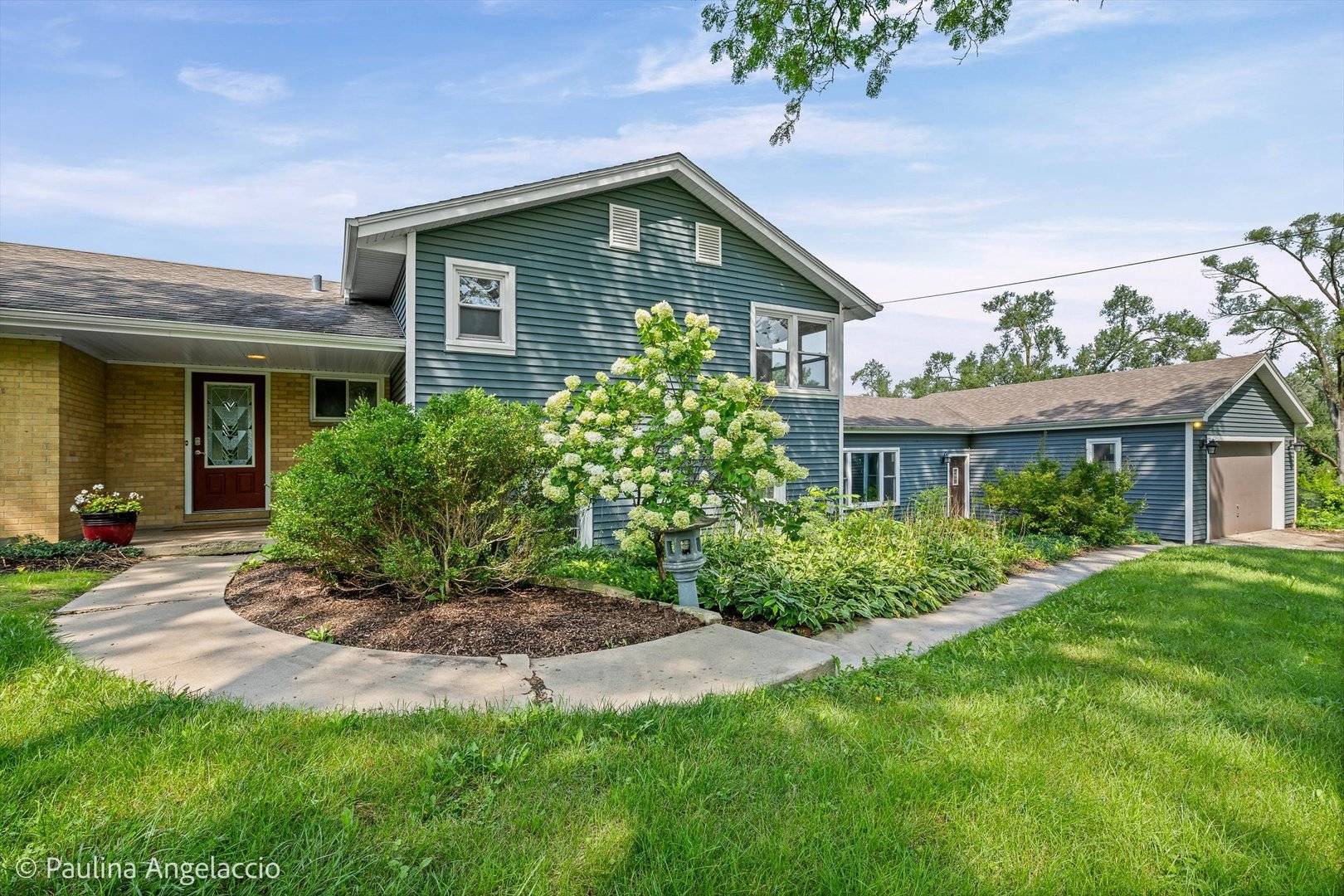 22406 N Bertha LN, Barrington, IL 60010