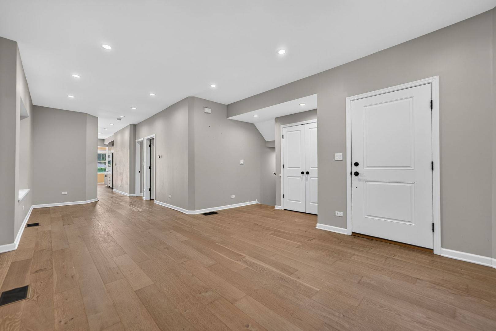 1507 W Hollywood AVE, Chicago, IL 60660