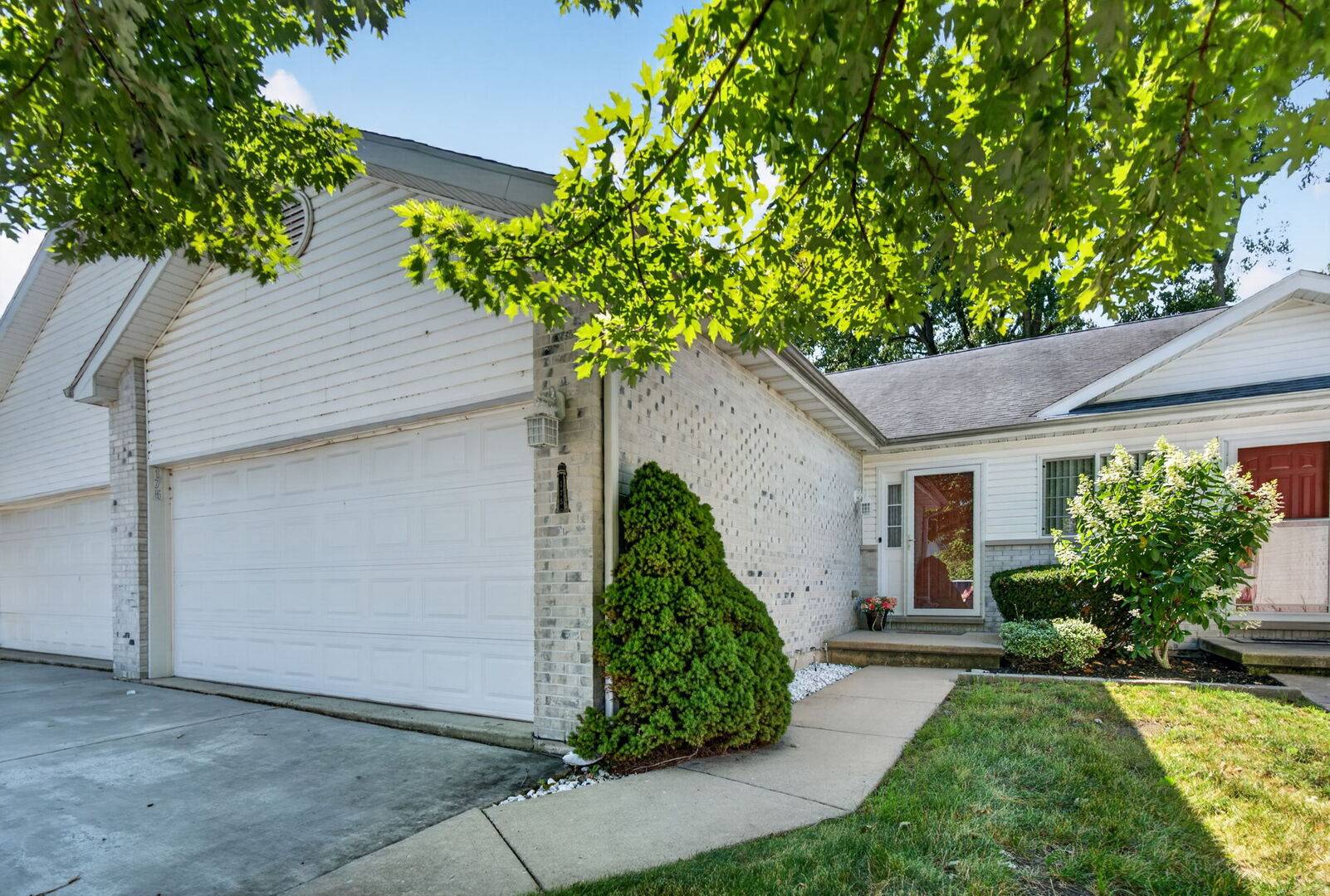 175 Harbor LNDG, Braidwood, IL 60408