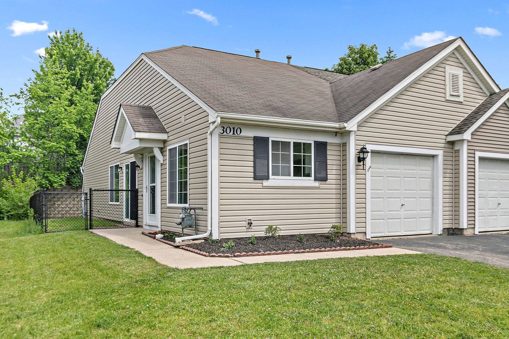 3010 Ronan DR, Lake In The Hills, IL 60156