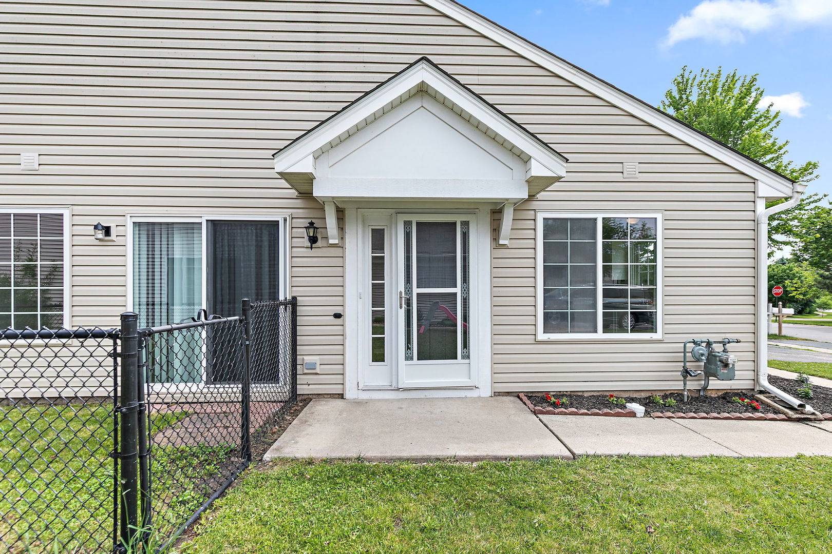 3010 Ronan DR, Lake In The Hills, IL 60156