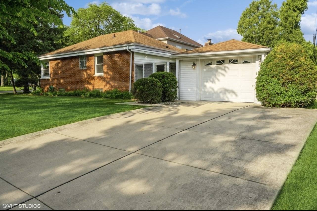 8050 N Prospect ST, Niles, IL 60714