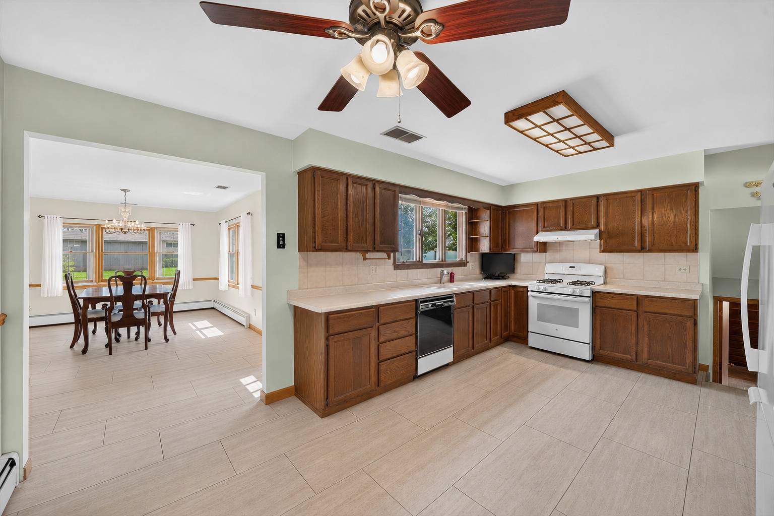 11112 Sunset LN, Huntley, IL 60142