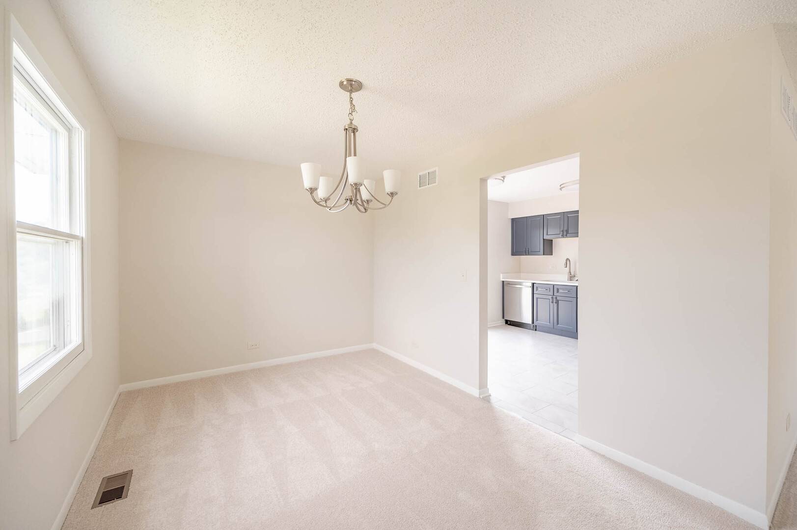 1795 Kent RD, Hoffman Estates, IL 60169