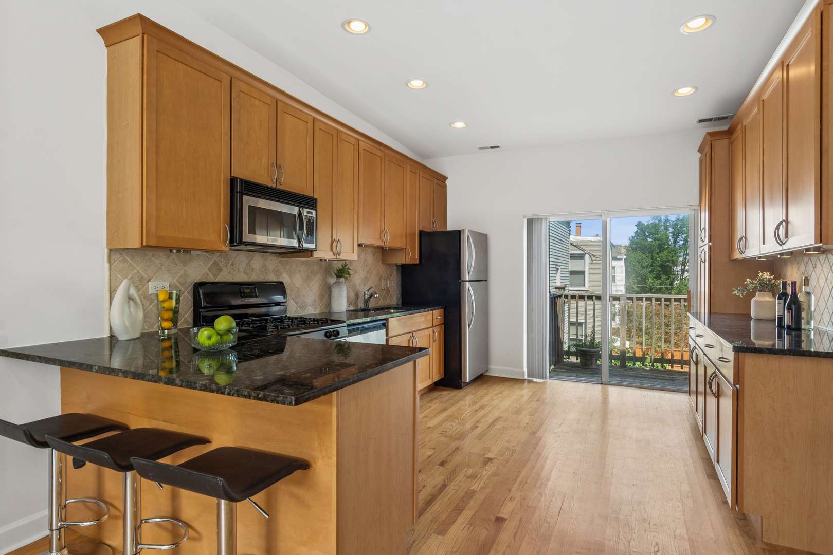 3222 W SUNNYSIDE AVE #2E, Chicago, IL 60625