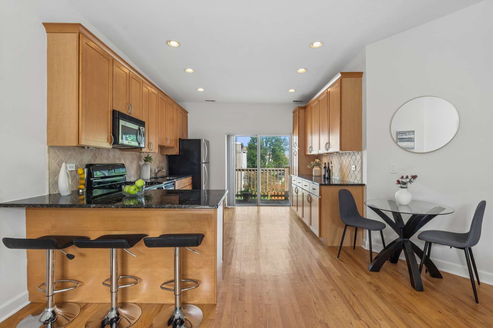 3222 W SUNNYSIDE AVE #2E, Chicago, IL 60625