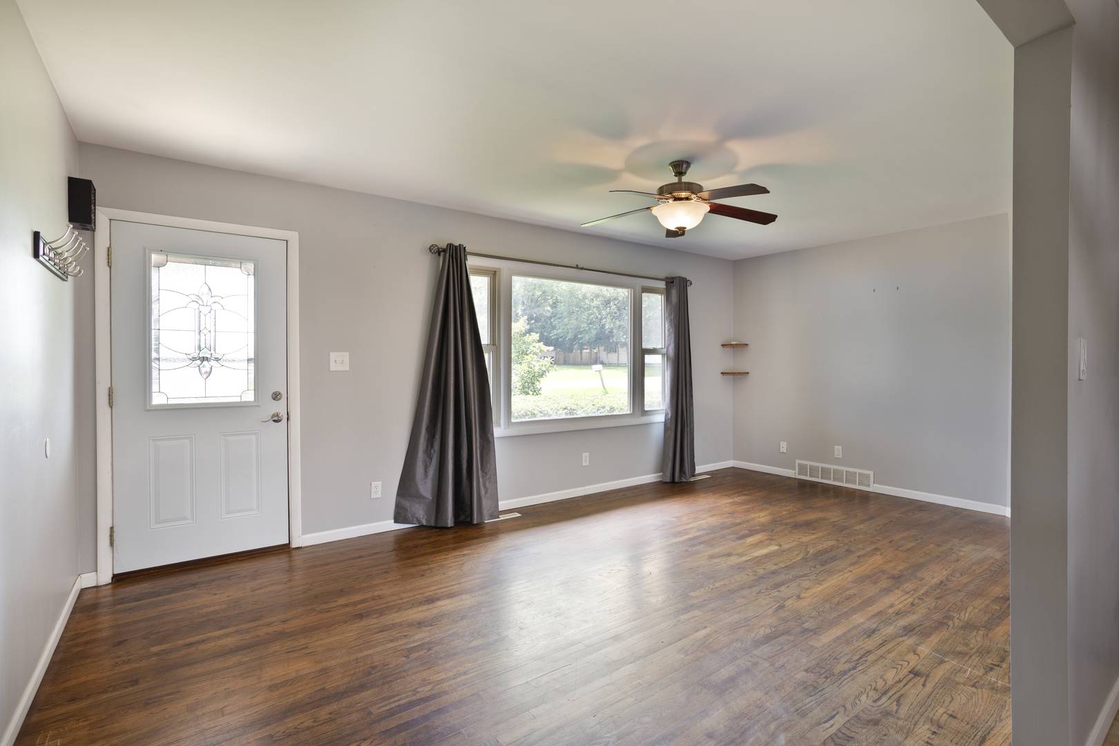 1104 Jasper DR, Mchenry, IL 60051