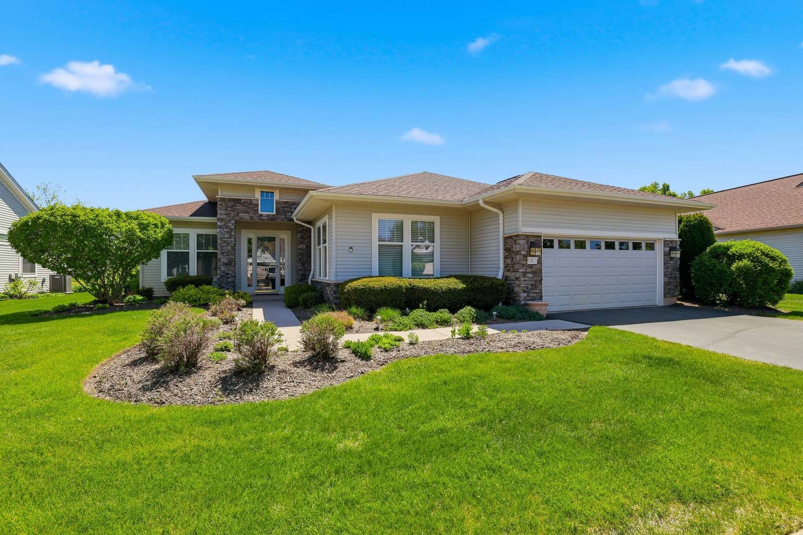 13021 Brookwood DR, Huntley, IL 60142