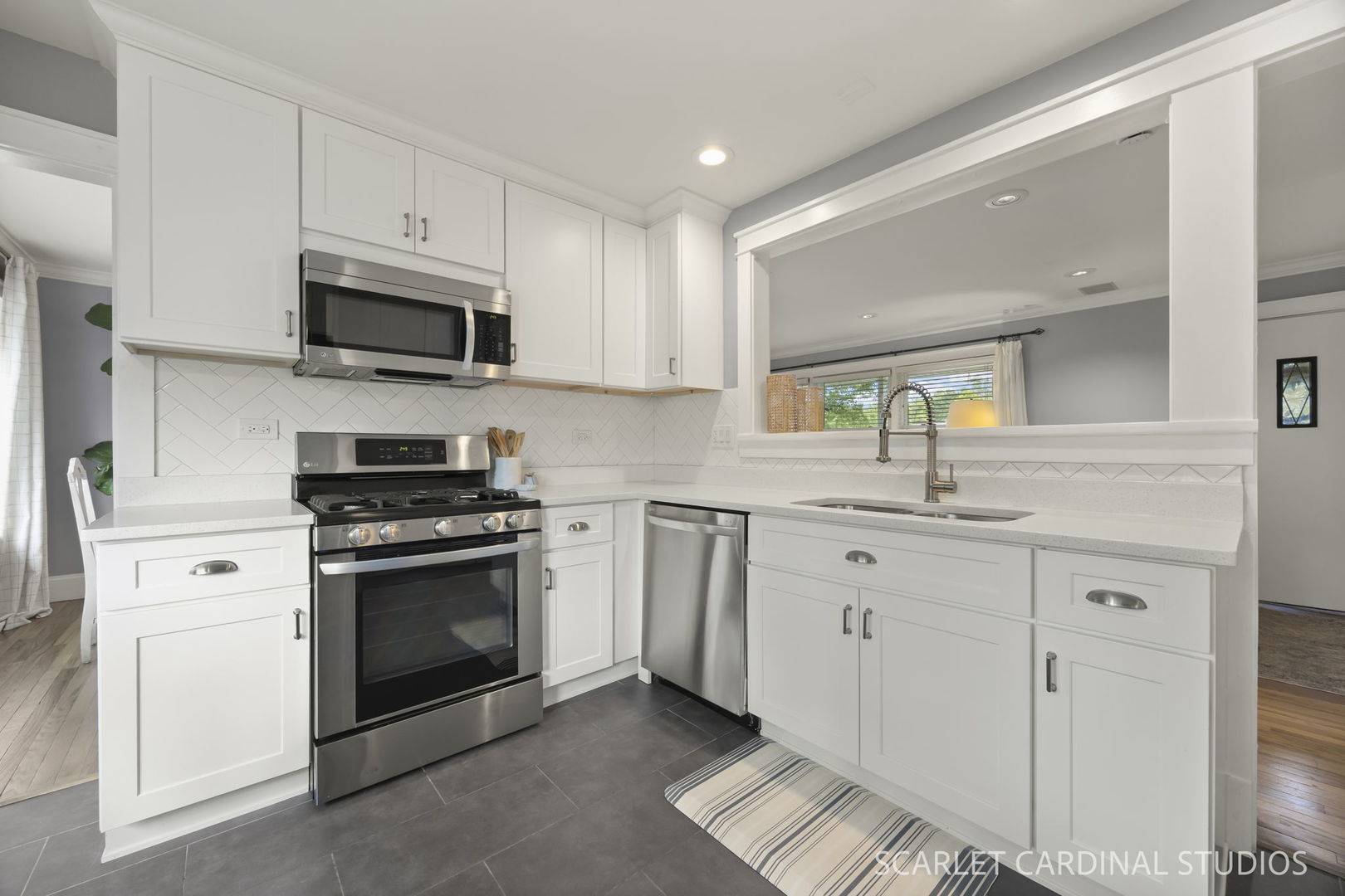 213 W Gartner RD, Naperville, IL 60540