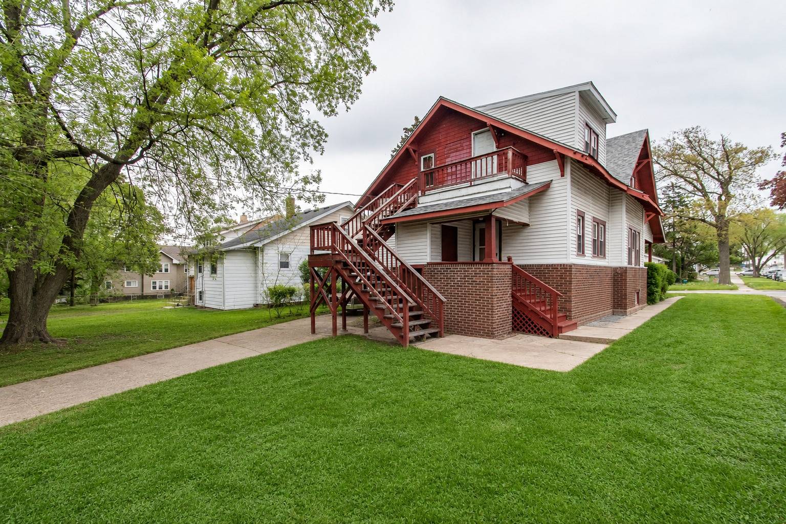 586 Sunderlin ST, Waukegan, IL 60085