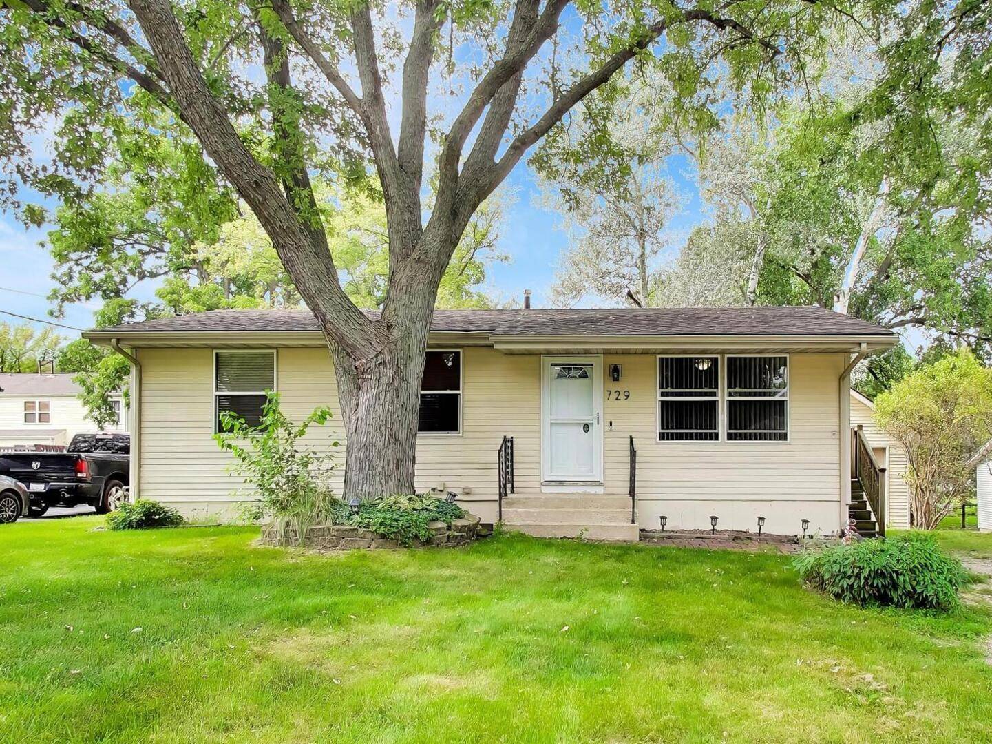729 Brink ST, Woodstock, IL 60098