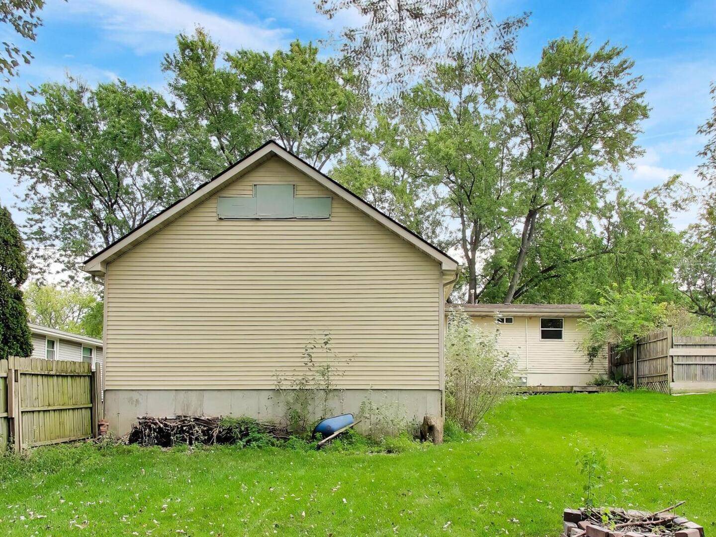 729 Brink ST, Woodstock, IL 60098