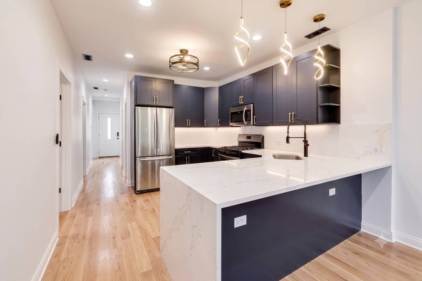 4815 W Patterson AVE #2, Chicago, IL 60641